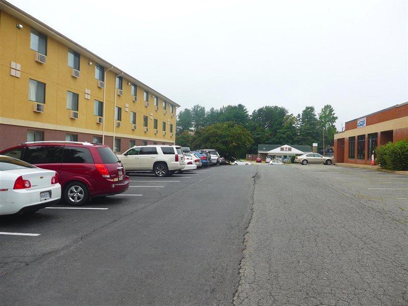 Super 8 By Wyndham Charlottesville Kültér fotó