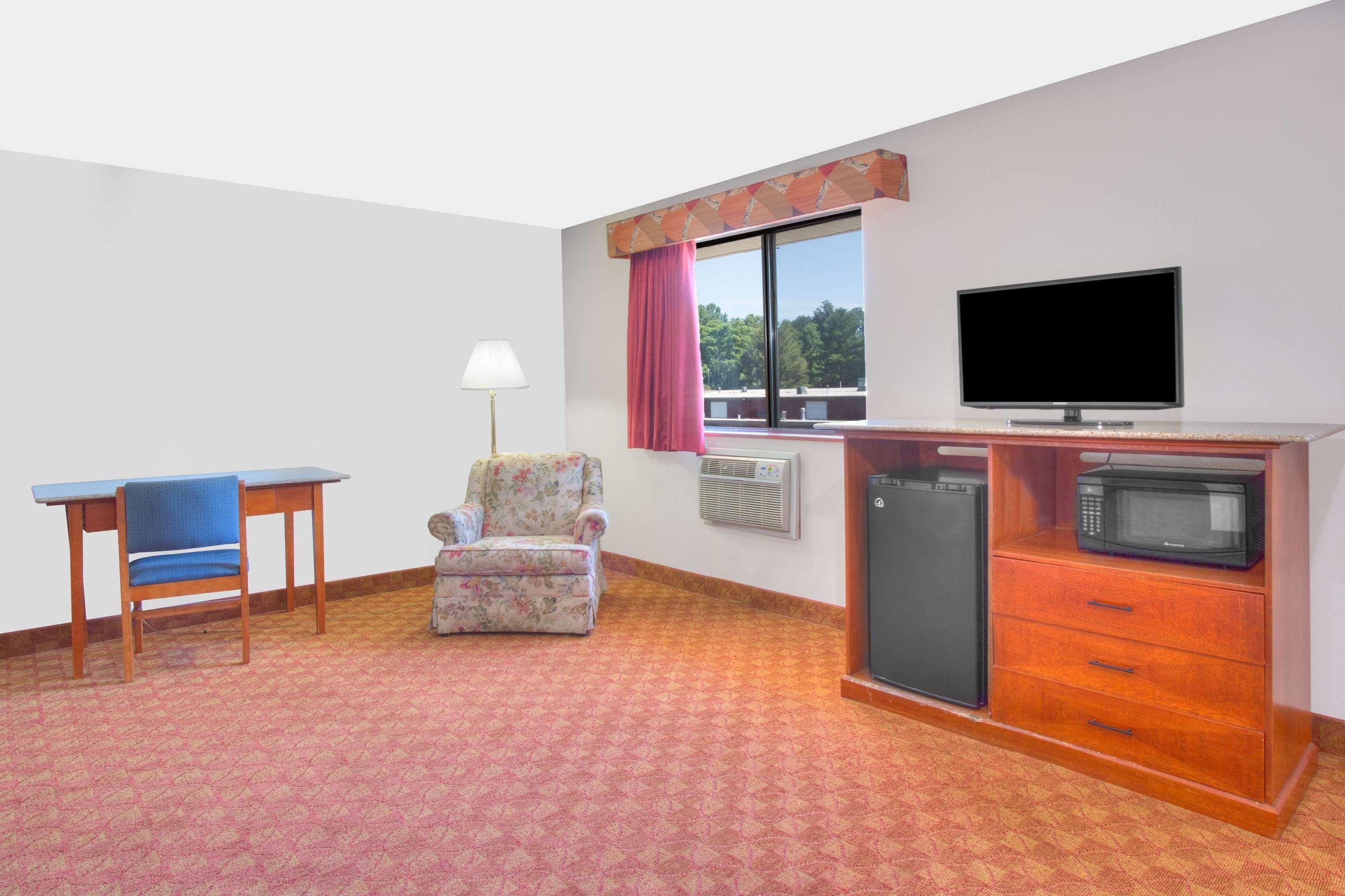 Super 8 By Wyndham Charlottesville Kültér fotó