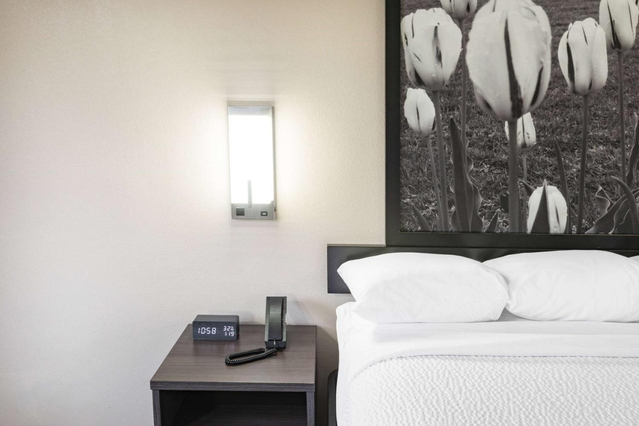 Super 8 By Wyndham Charlottesville Kültér fotó